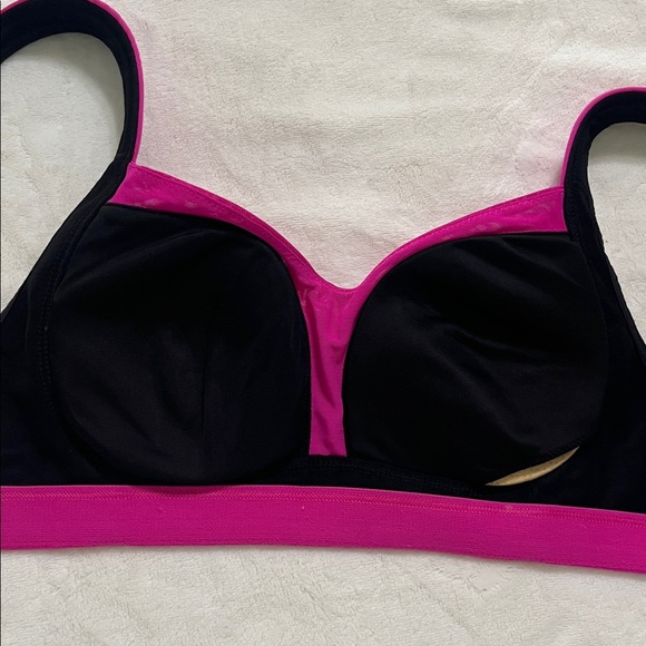 Lululemon Ta Ta Tamer II (C-DD cup)
Paris Perfection - Picture 8 of 10